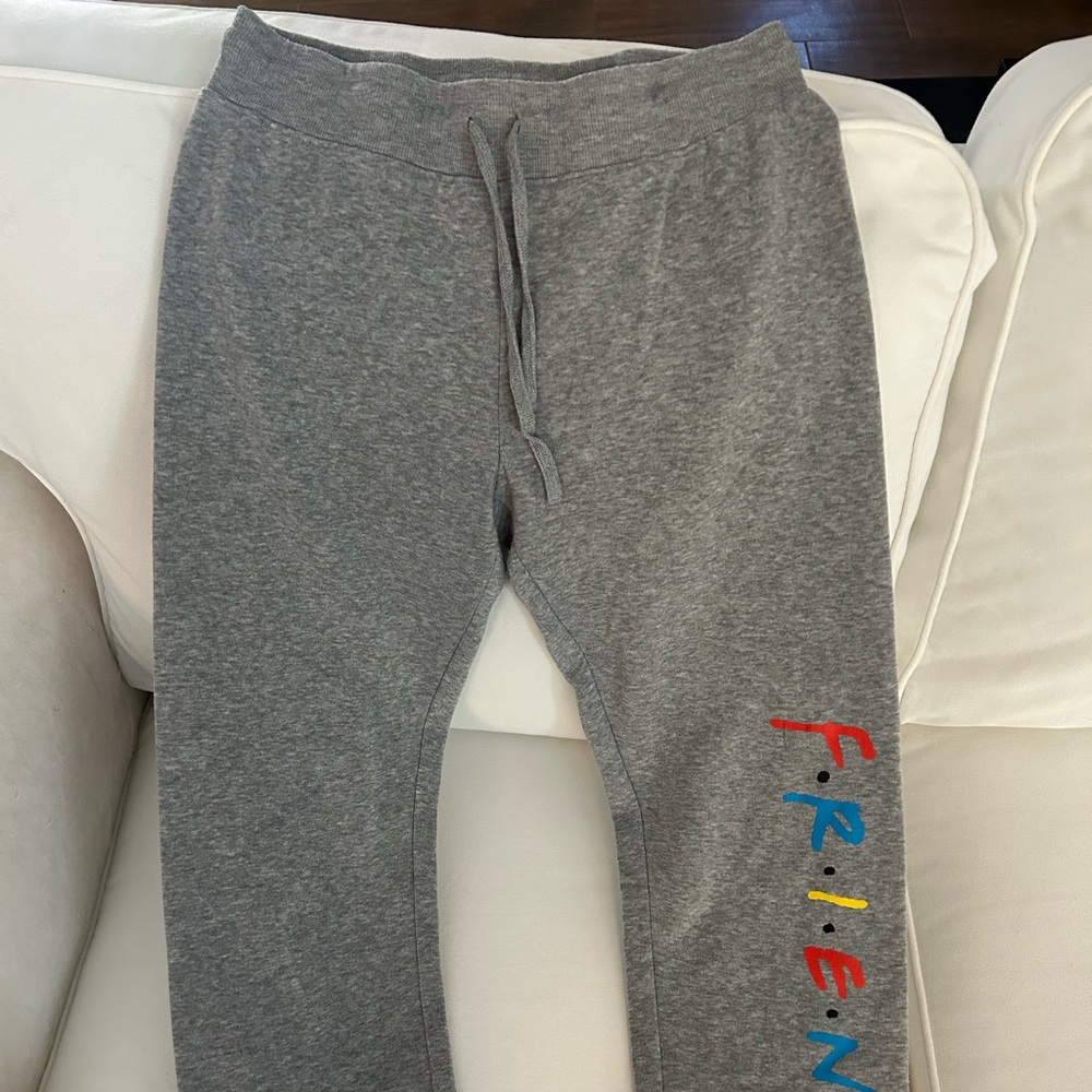 Gray sweatpants “FRIENDS”